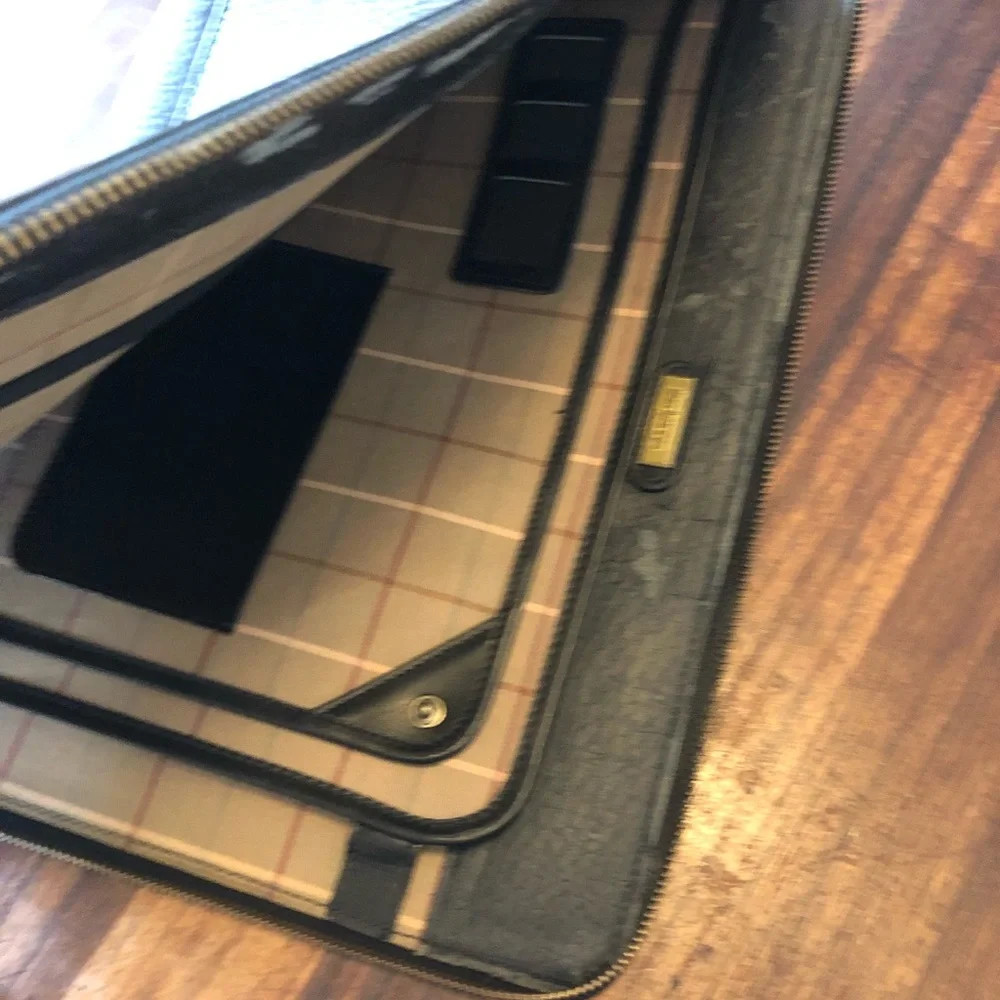 Burberry Portfolio/Document/Laptop Zip Around Case. Stunning & Classic Style!
